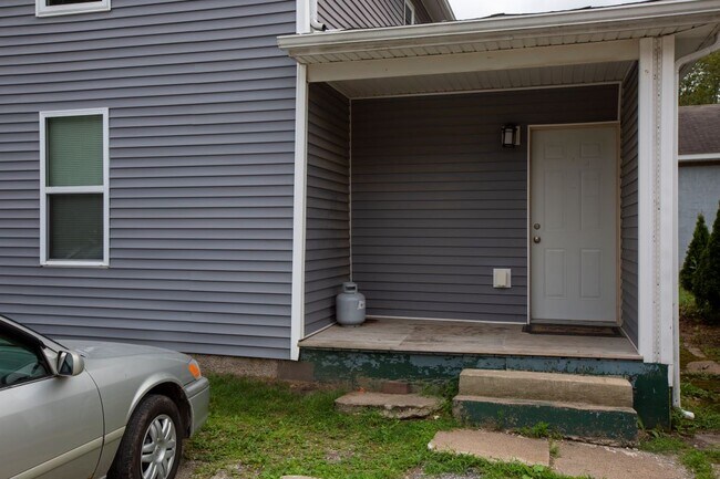 Photo - 208 E Davenport St House