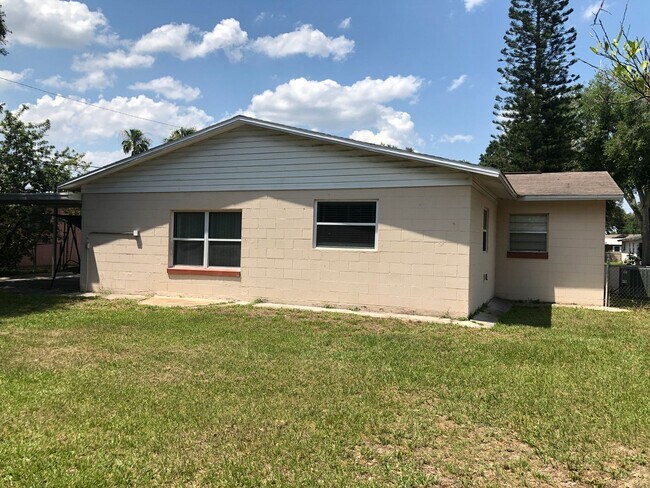 Building Photo - MOVE IN NOW!! 3 Bed/2 Bath Beautiful- Newl...