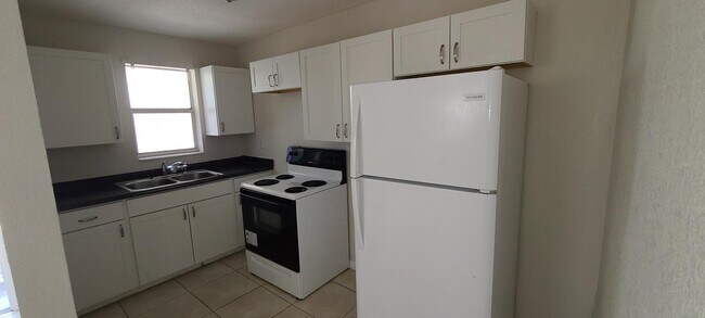 Foto del edificio - 1681 Silver Beach Rd