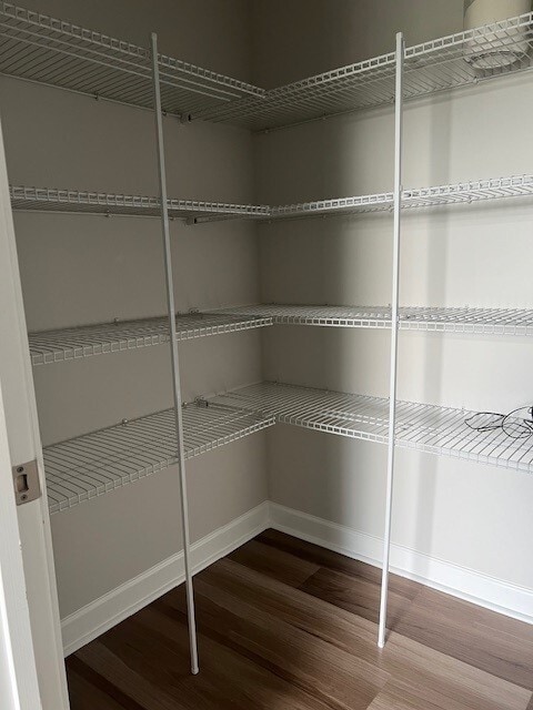 Building Photo - 577 McLernon Trce
