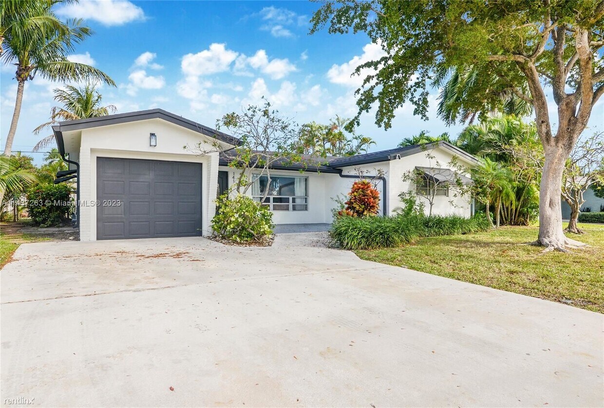 Foto principal - 3 br, 2 bath House - 1411 NE 41st St