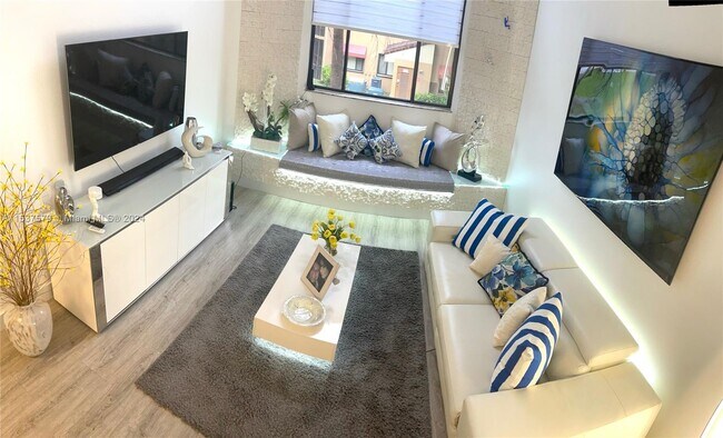 Foto del edificio - 15555 N Miami Lakeway