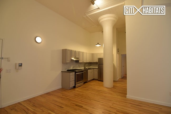 Building Photo - 204 Huntington St