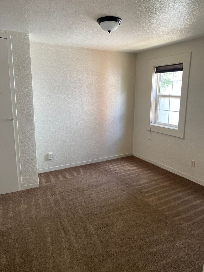 Building Photo - DDWELLS 4TH