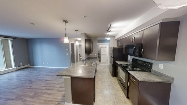 Building Photo - 9124-296 96 Ave