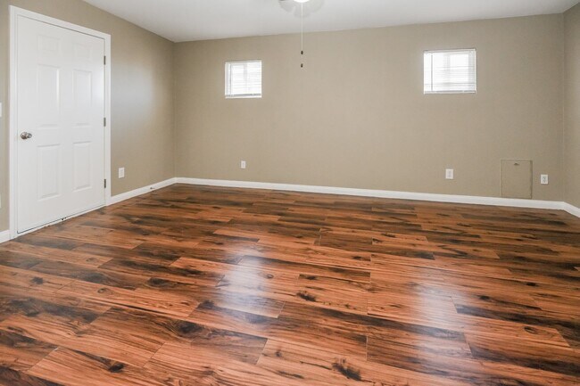Building Photo - 807 Ambassador Drive