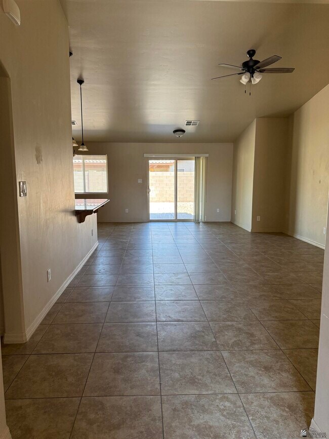 Foto del edificio - 4296 W 12th Ln
