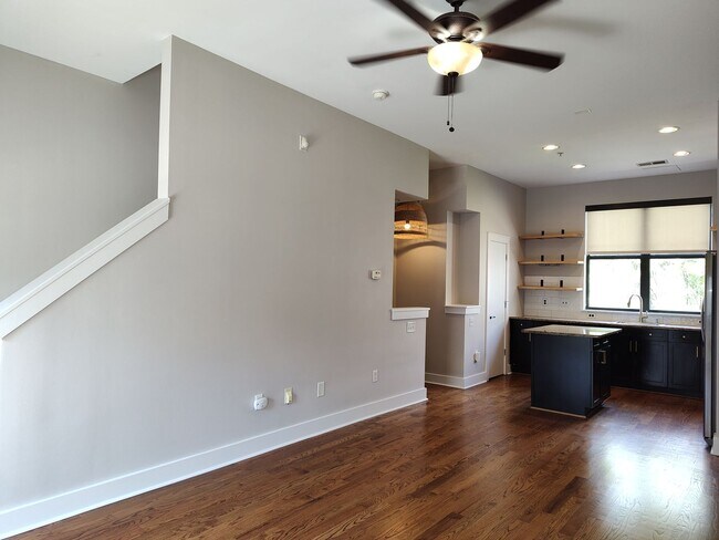 Foto del edificio - Modern townhome located in the M Complex c...