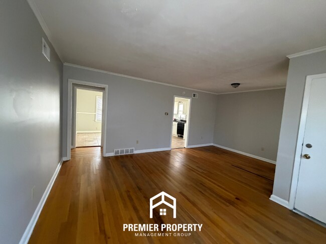 Foto del edificio - 3-Bedroom Memphis Home Near East Memphis with Fenced Yard