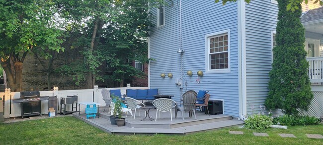 Building Photo - 1104 Darrow Ave