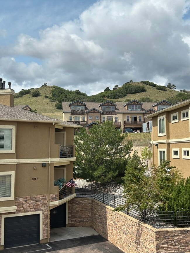 Foto del edificio - Charming 2 Bedroom 2 Bathroom Condominium in Mountain Shadows Area