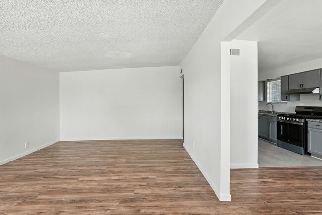 Building Photo - 3 Bed 2 Bath Coolidge Home