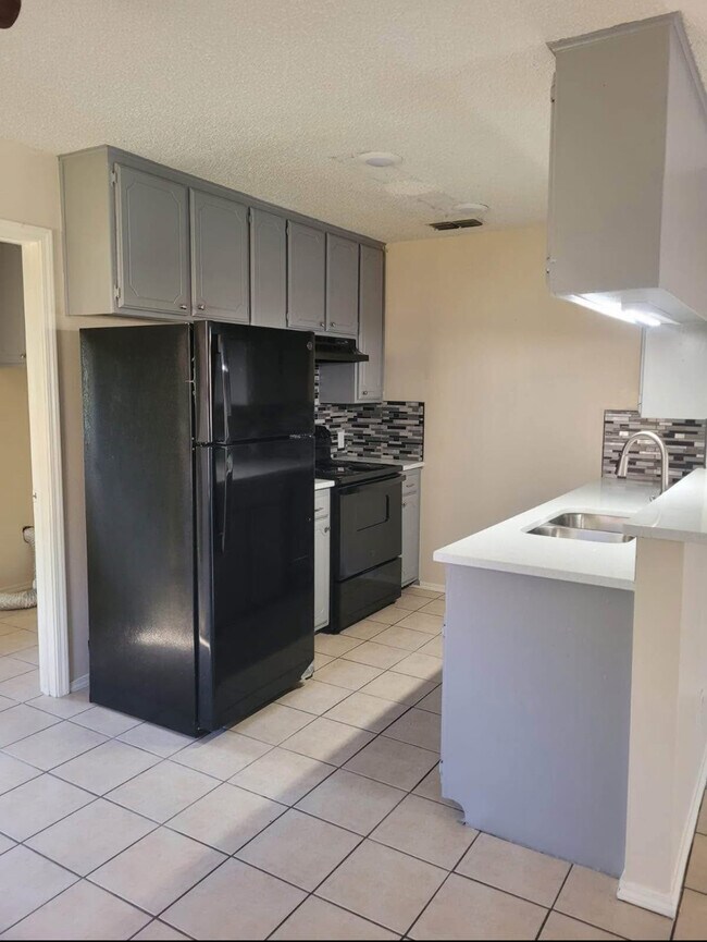 Building Photo - 10789 Kiamichi Dr