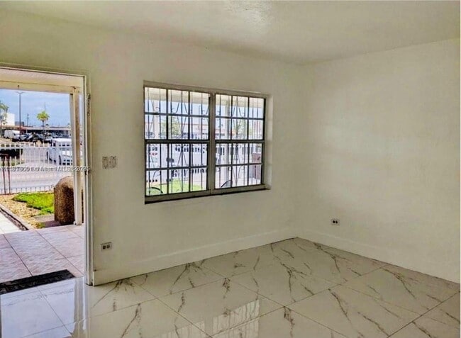 Foto del edificio - 1220 E 10th Ave