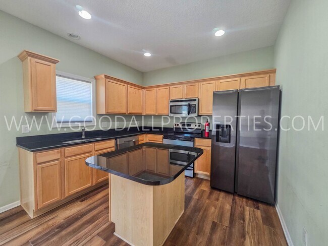 Foto del edificio - West Des Moines Townhome with Garden Space, Flex Room & Waukee Schools