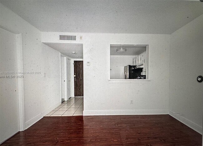 Foto del edificio - 496 NW 165th St