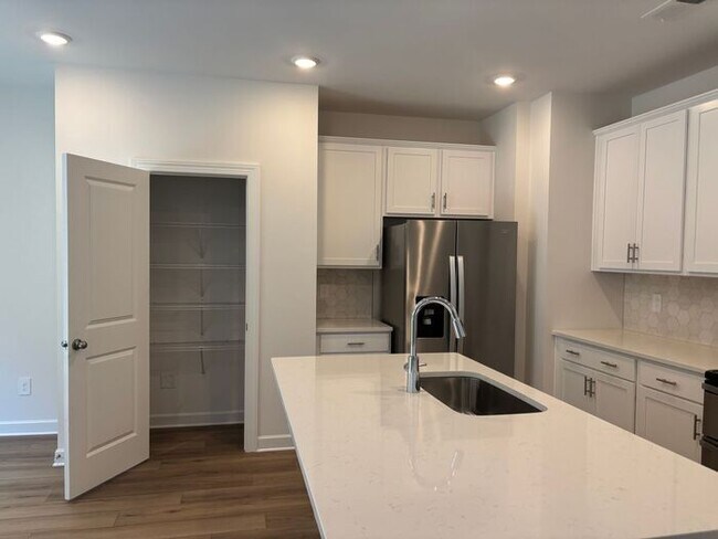 Foto del edificio - Brand New Build! 4 Bedrooms