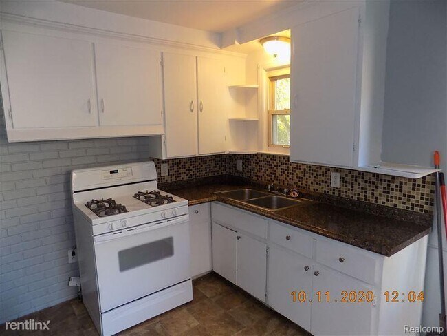 Building Photo - 20779 Blackmar Ave
