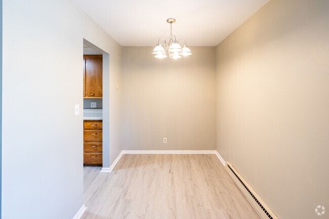 2BR, 1BA - 976SF - Dining - MILLSTONE APARTMENTS