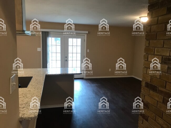 Building Photo - 2004 Newbury Dr