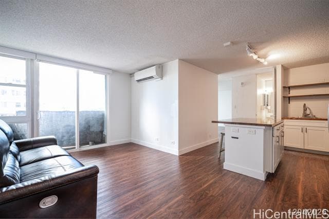 Building Photo - 1415 Punahou St