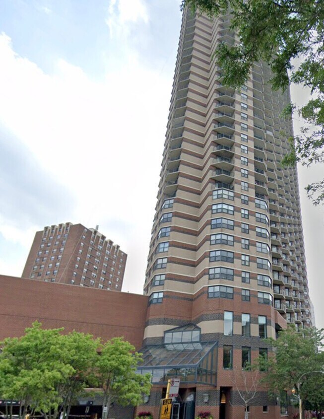 Primary Photo - 3660 N Lake Shore Dr