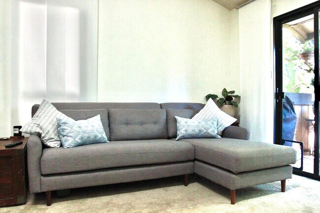 Building Photo - * Coming Soon * 1 Bedroom Condo for Rent