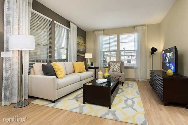 Foto del edificio - 205 S San Dimas Canyon Rd