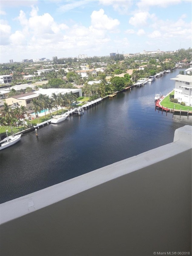 Foto principal - 401 Golden Isles Dr