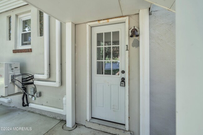 Building Photo - 1035 Hughes Dr