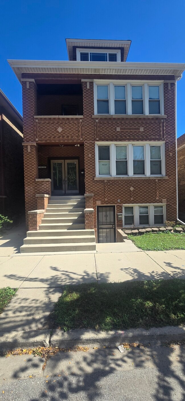 Building Photo - 3839 S Damen Ave