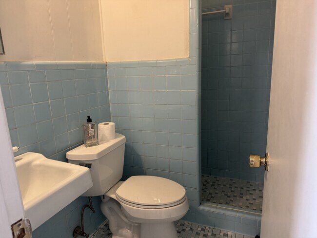 Foto del edificio - 1000 Fairlane Dr