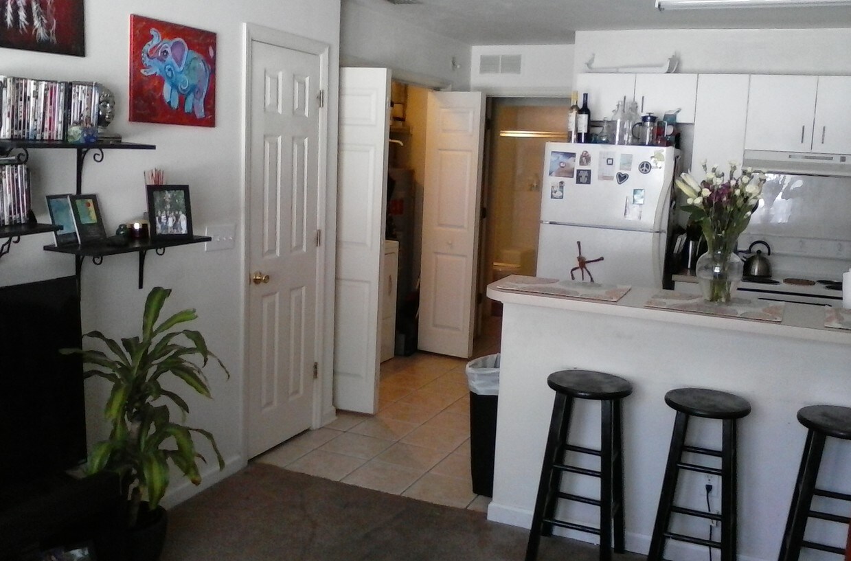Building Photo - 2471 Wren Hollow Dr