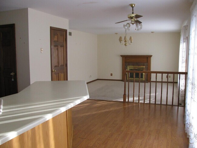 Building Photo - 492 Ashford Ln