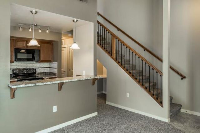 Building Photo - Beautiful 2 Bedroom 2 Bathroom Town Home!