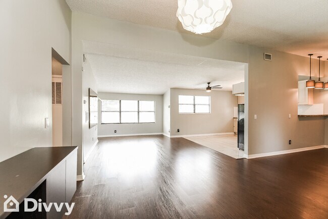 Building Photo - 6671 Kinlock Dr