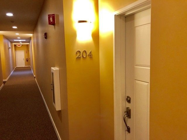 Foto del edificio - 437 W State St