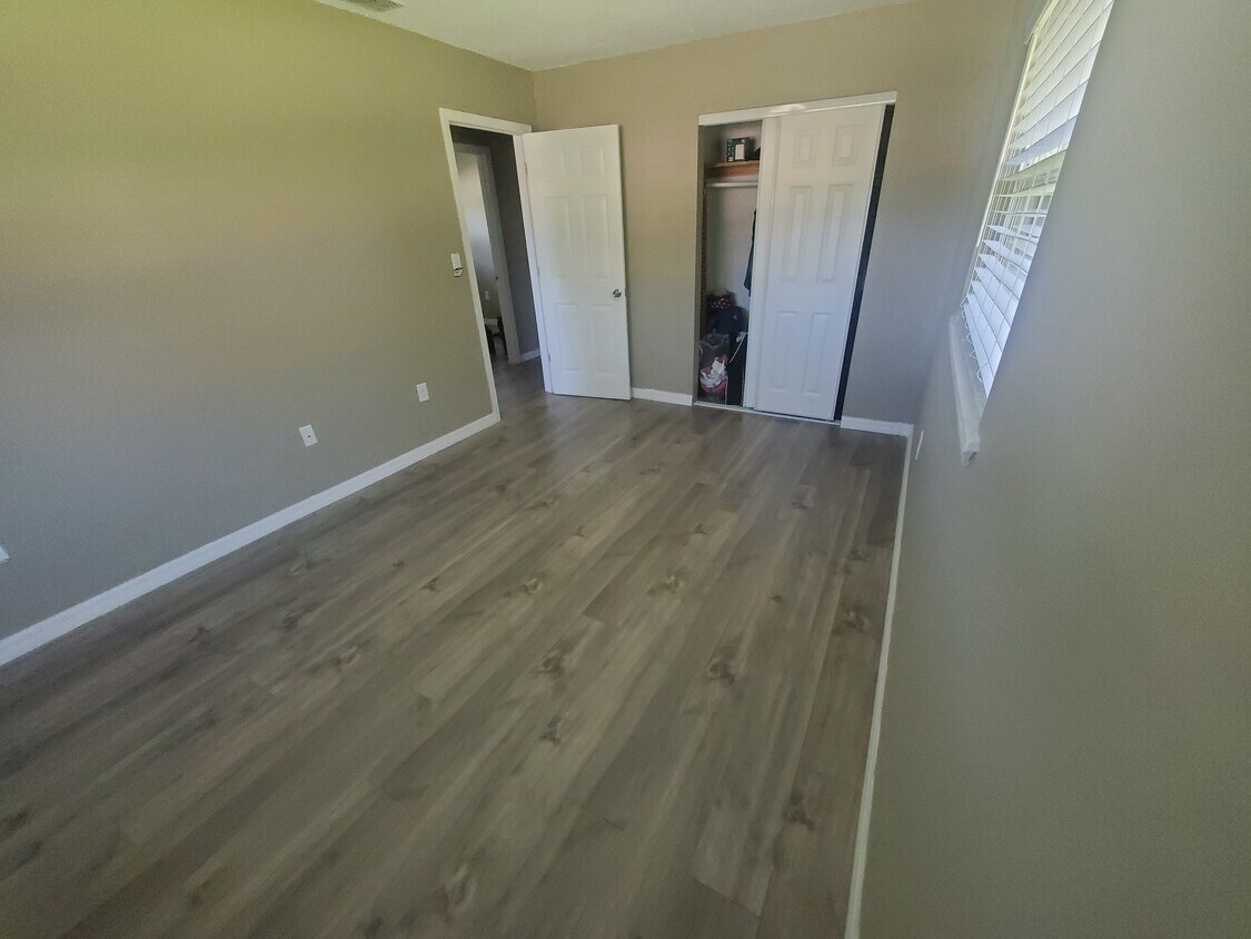 Foto principal - 1700 S Oleander Ave