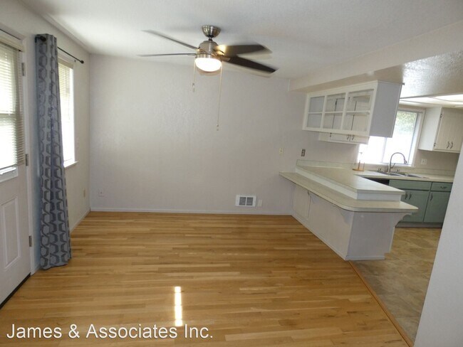 Foto del edificio - 3 br, 2.5 bath House - 313 W 14th Street