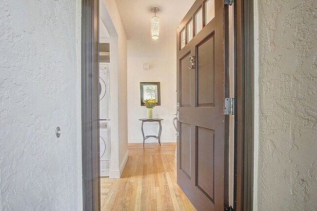 Building Photo - 1 br, 1 bath House - 40 Crystal Springs Ro...