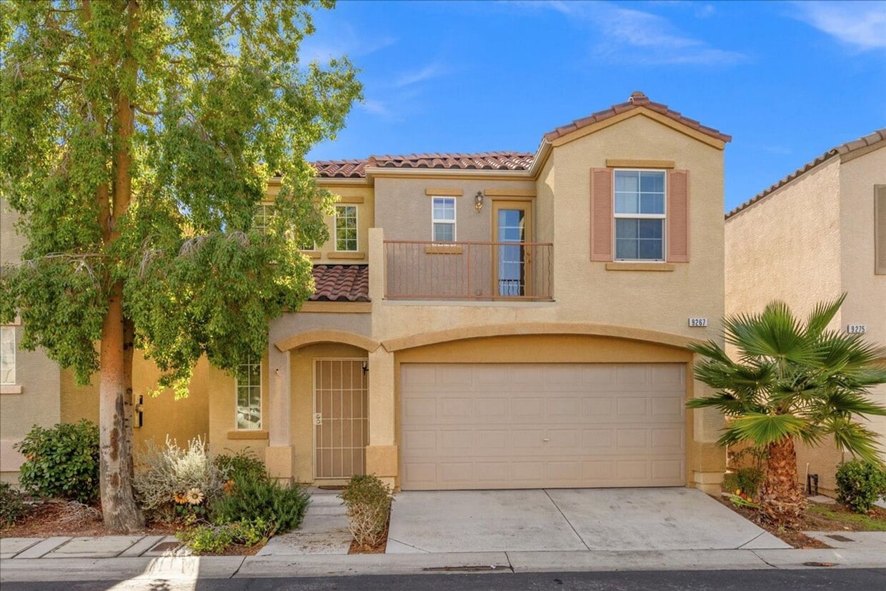 Foto principal - Welcome Home! 3 Bd, 2.5 Bths, 2-Car Garage, Open Floor Plan - Southwest