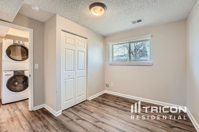 Building Photo - 9235 Dover Way