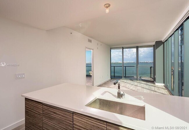 Foto del edificio - 460 NE 28th St