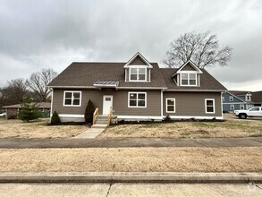 Building Photo - 505 Sarver Dr