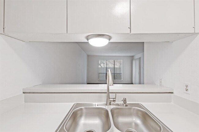 Foto del edificio - 4859 Cedar Springs Rd