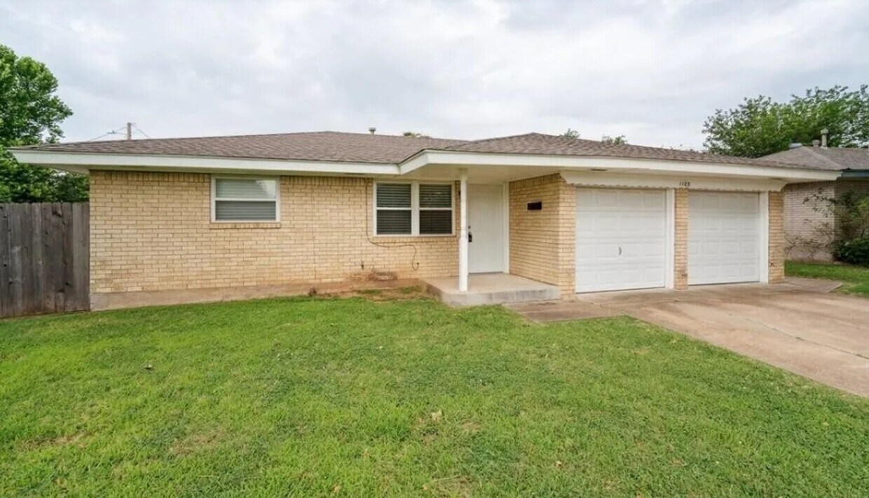 Foto principal - All Brand New! Moore Schools! No carpet! H...