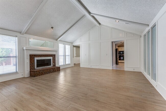 Building Photo - 4444 Hartford Dr