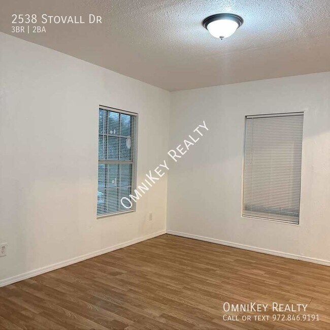 Foto del edificio - 2538 Stovall Dr