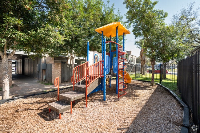 Patio de juegos - 2929 Dunvale Apartments On Westheimer