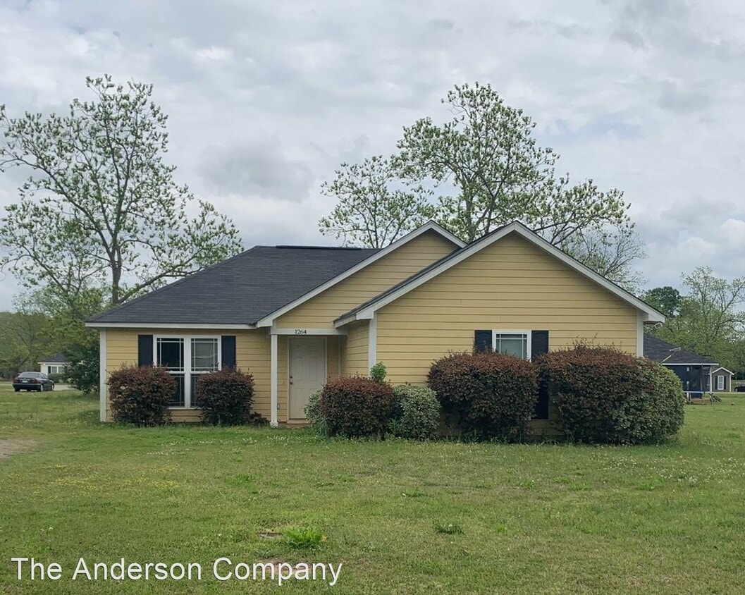 3 br, 2 bath House 1264 Ballpark Avenue House Rental in Dawson, GA